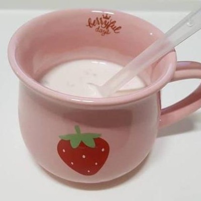клубничное молочко