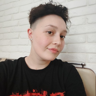 Яойщица на выгуле